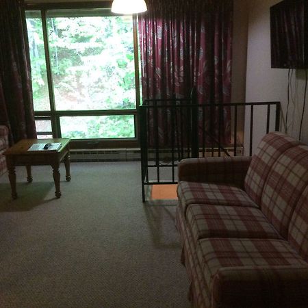 Evergreen Valley Inn Stoneham Екстериор снимка