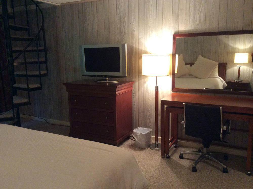 Evergreen Valley Inn Stoneham Екстериор снимка