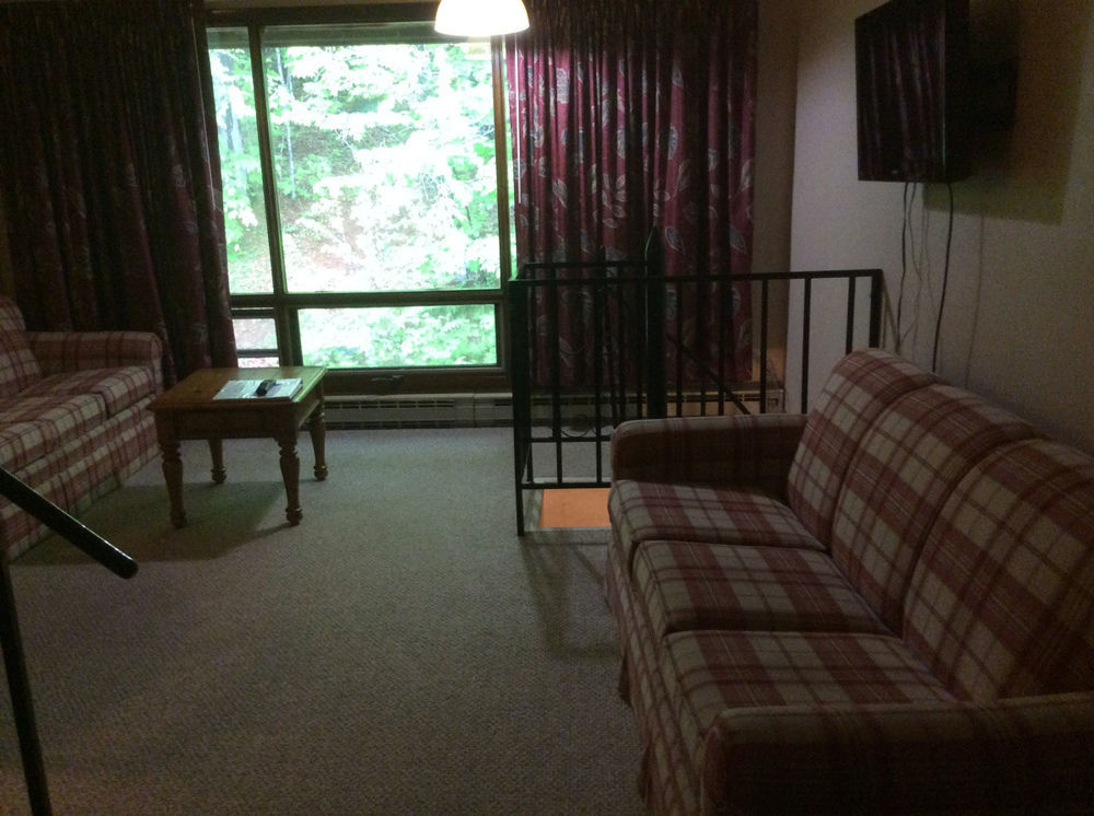 Evergreen Valley Inn Stoneham Екстериор снимка