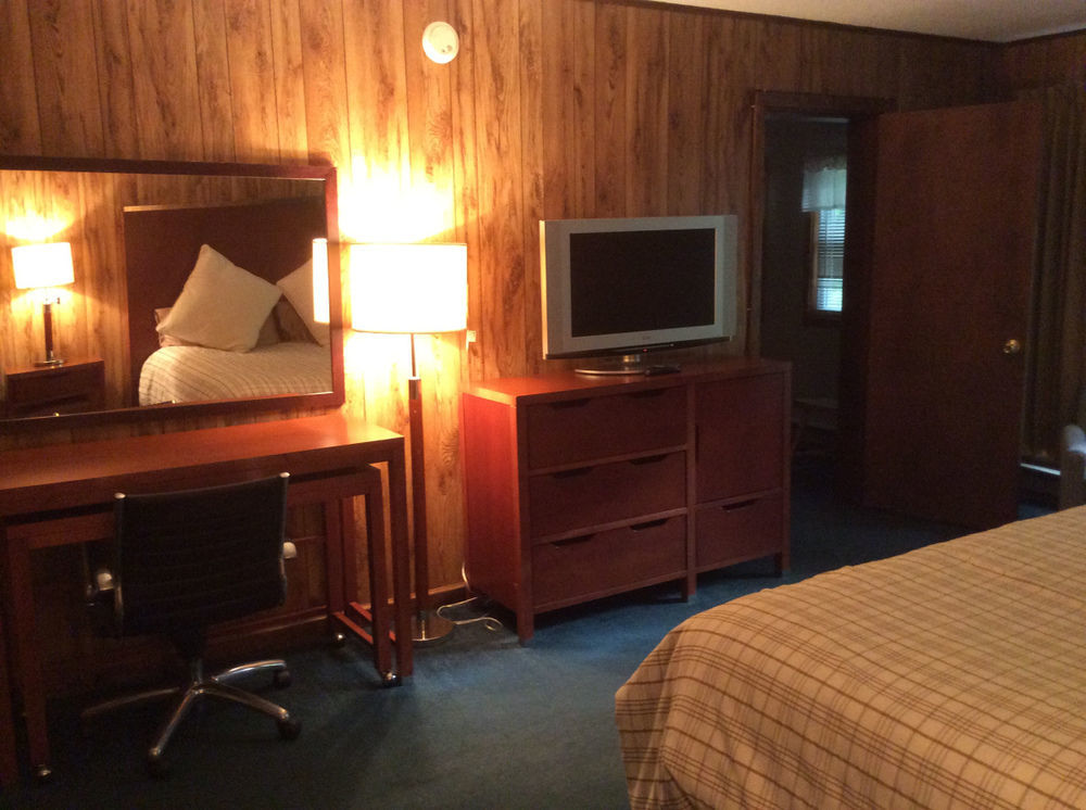 Evergreen Valley Inn Stoneham Екстериор снимка