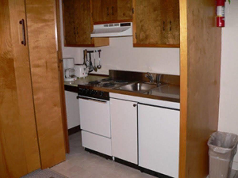 Evergreen Valley Inn Stoneham Екстериор снимка