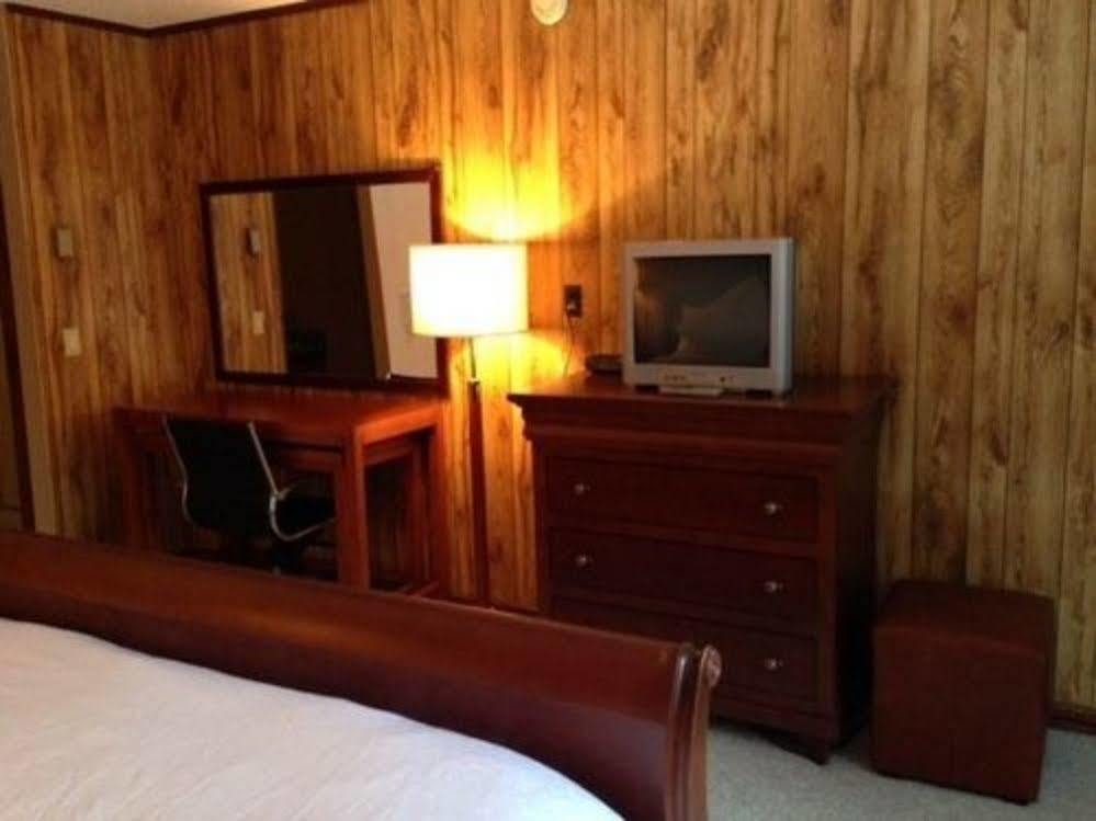 Evergreen Valley Inn Stoneham Екстериор снимка